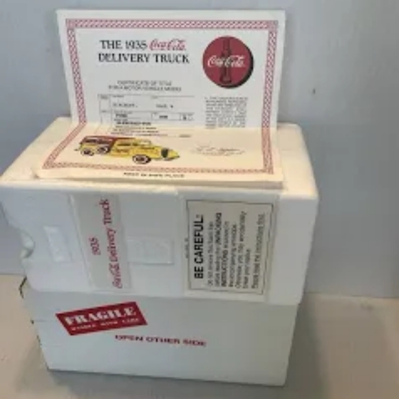 Rare collector's item Coca-Cola diecast metal vehicle replica of a 1935 Coke.New - Picture 4 of 11